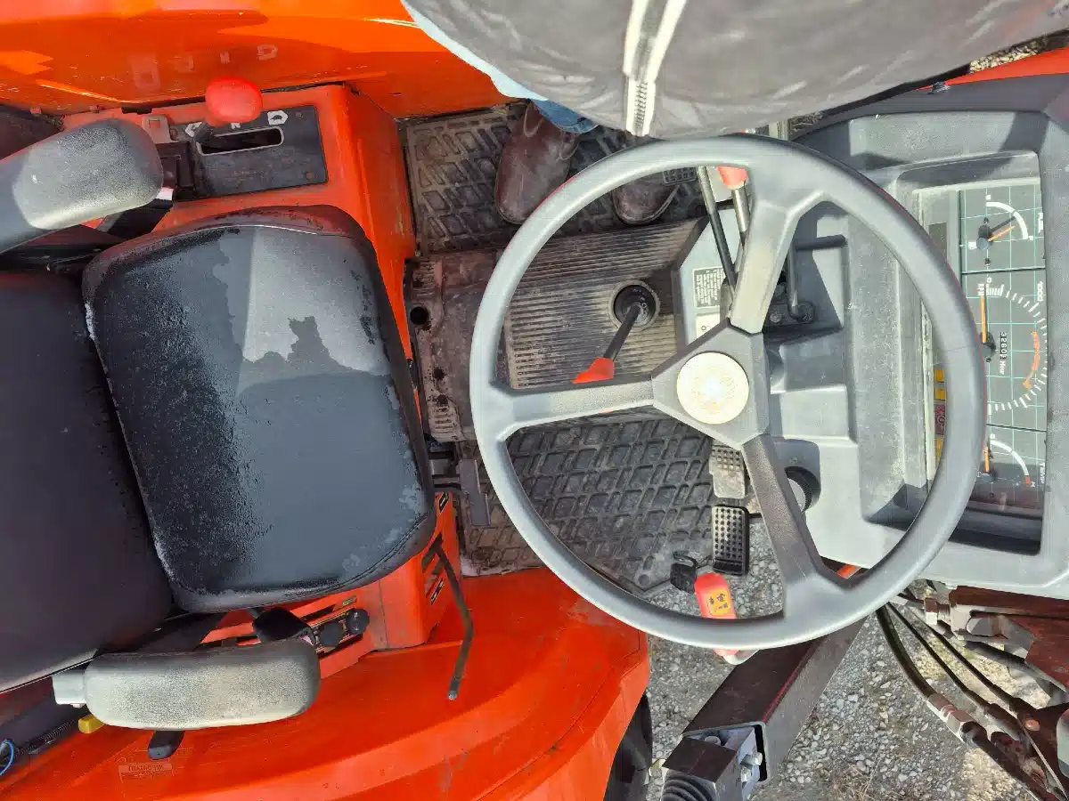 Gallery image 2 for 2001 Kubota M6800 Tractor