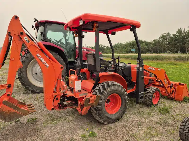 Photo de la Galerie 1 pour 2014 Kubota B26 Rétrocaveuse