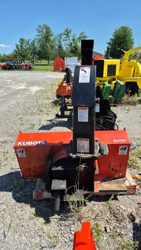 Gallery image 2 for 2005 Kubota B2781 Snow Blower