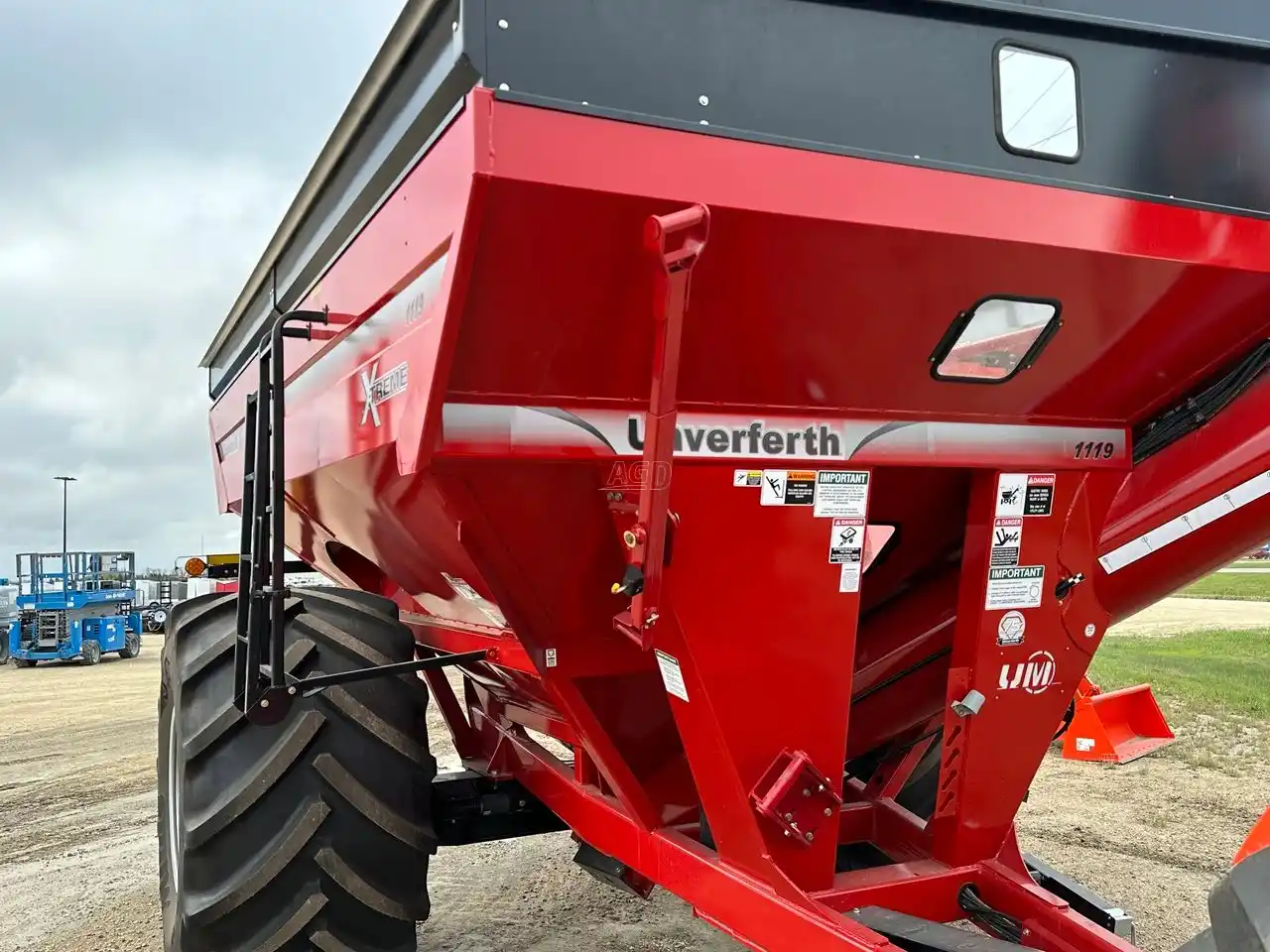 Gallery image 1 for New 2023 Unverferth 1119 Grain Cart