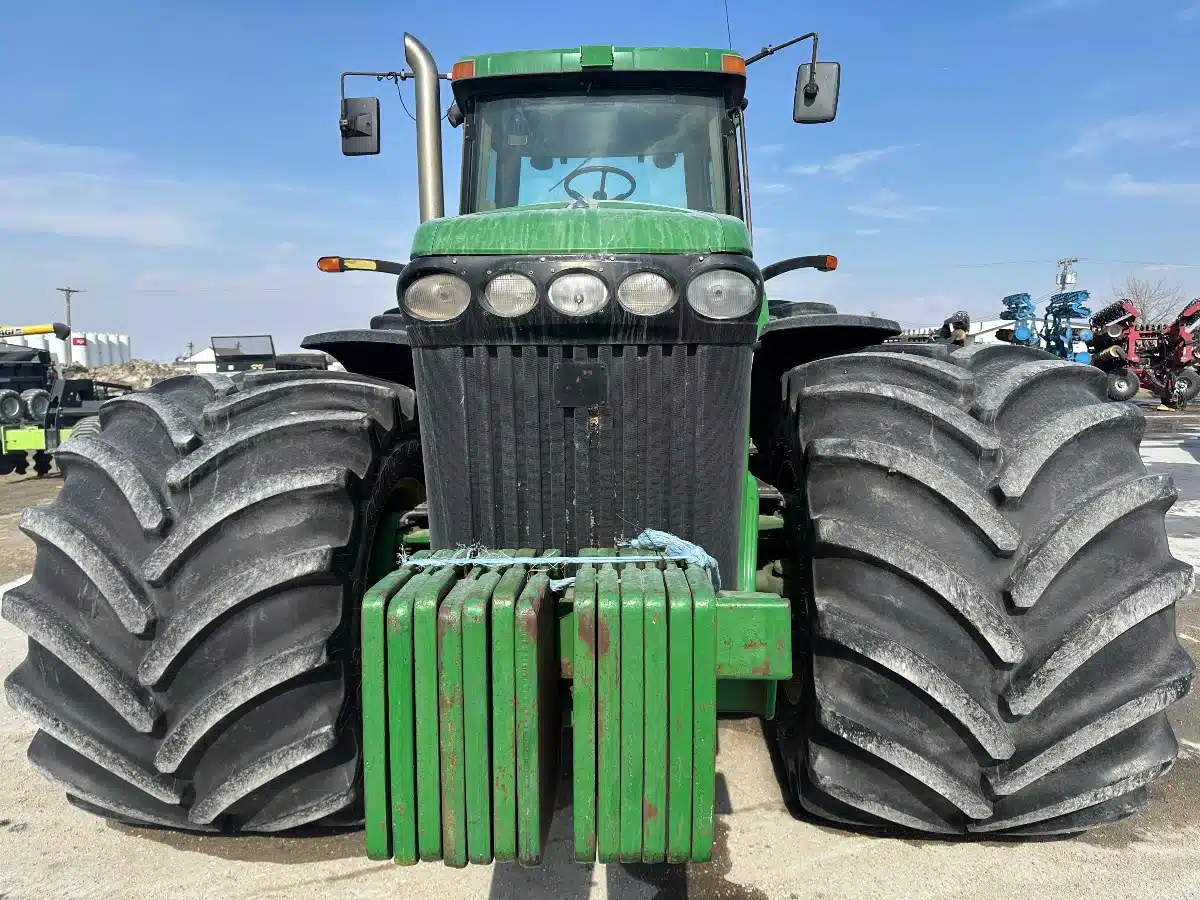 Gallery image 2 for Used 2004 John Deere 8520 Tractor