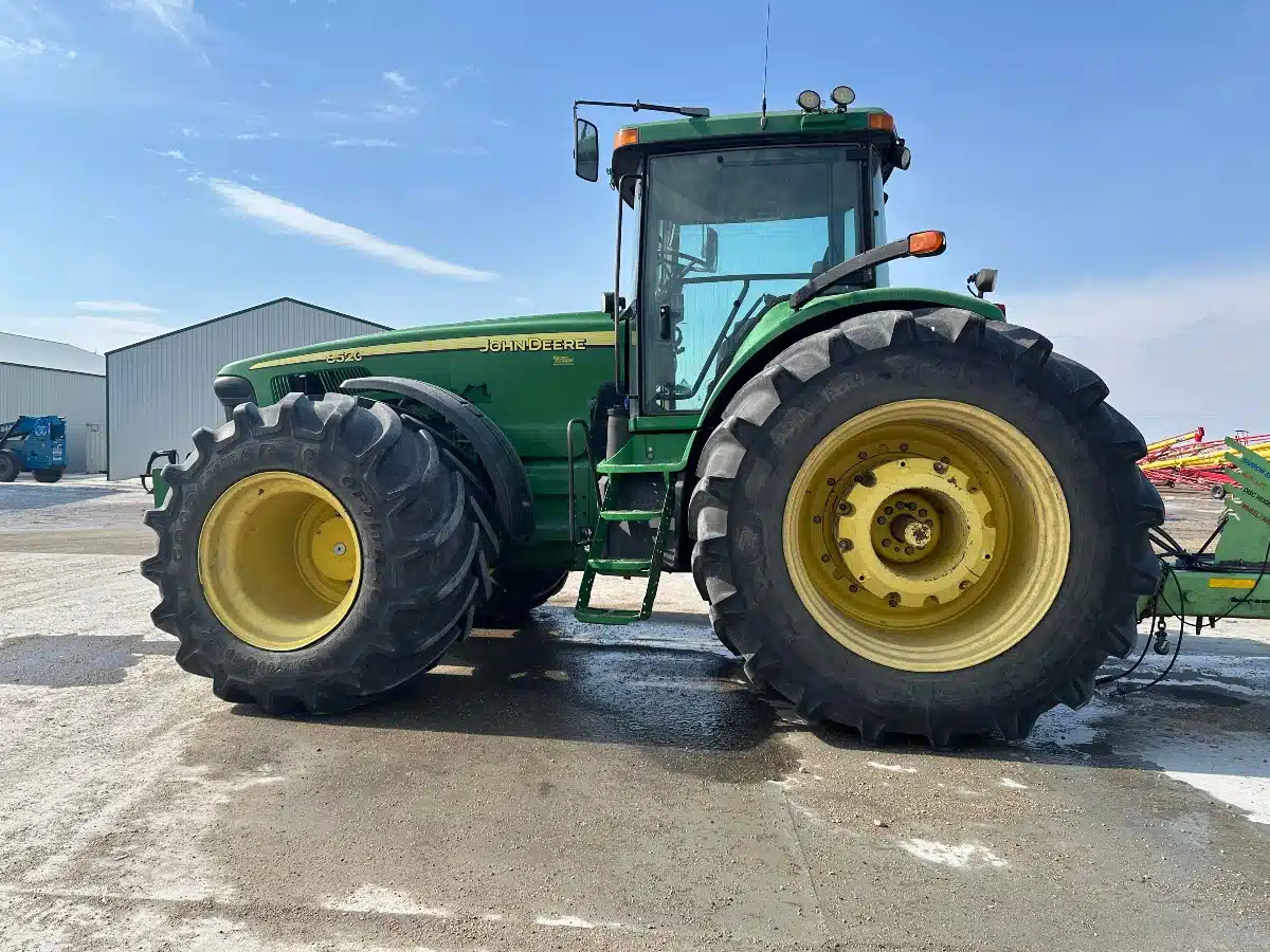 Gallery image 1 for Used 2004 John Deere 8520 Tractor