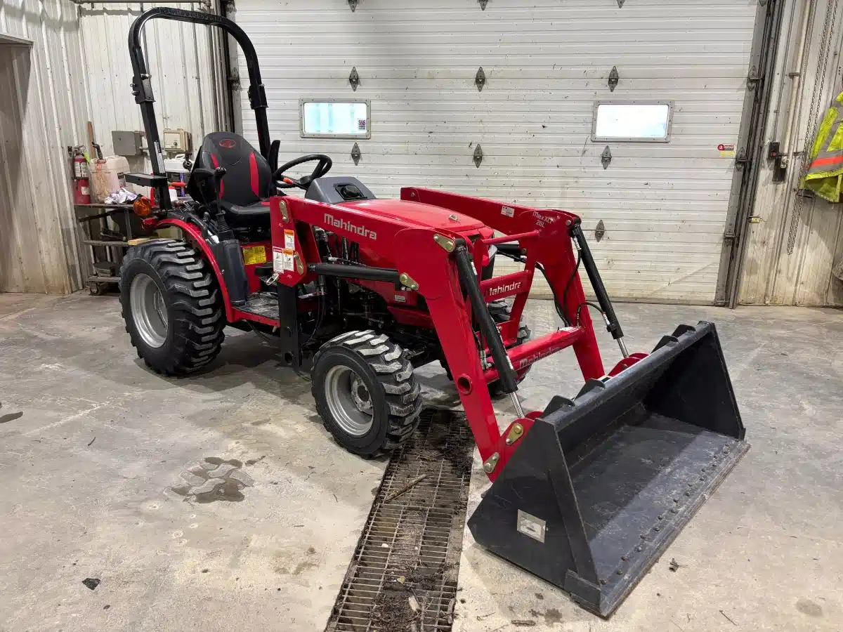 Gallery image 2 for Used 2022 Mahindra MAX 26XLT Tractor