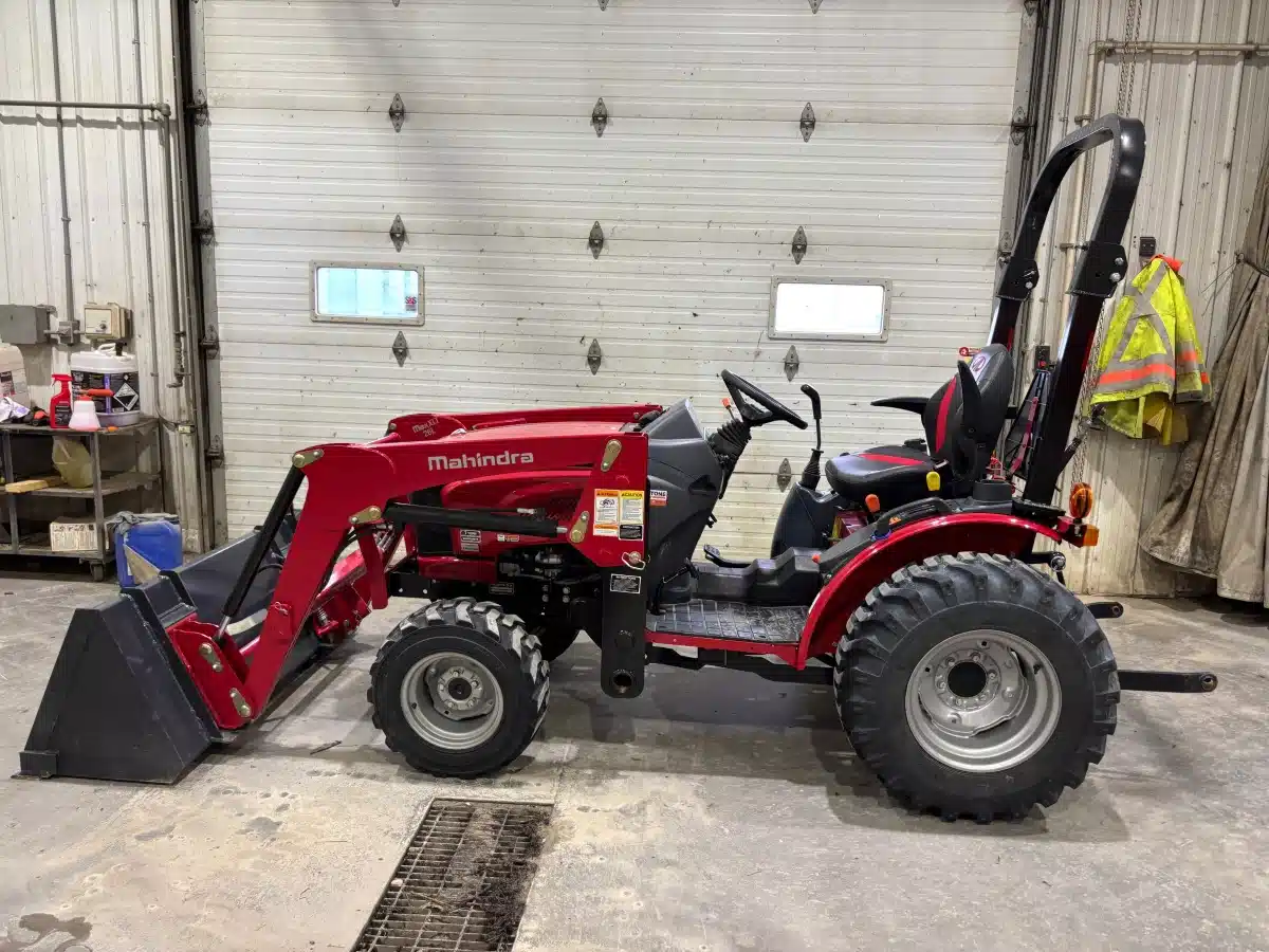 Gallery image 1 for Used 2022 Mahindra MAX 26XLT Tractor