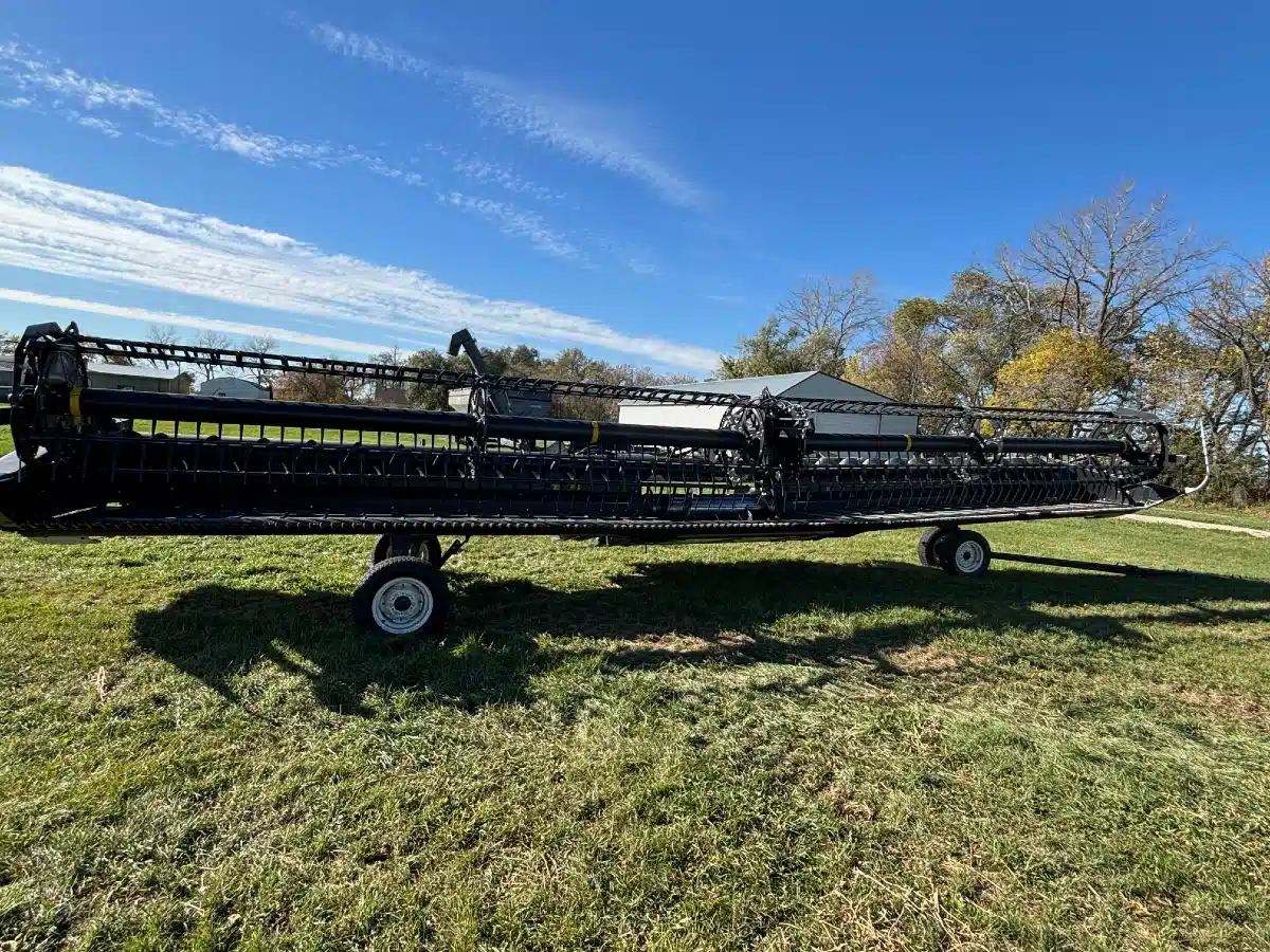 Gallery image 1 for Used 2013 MacDon FD75 Header - Draper