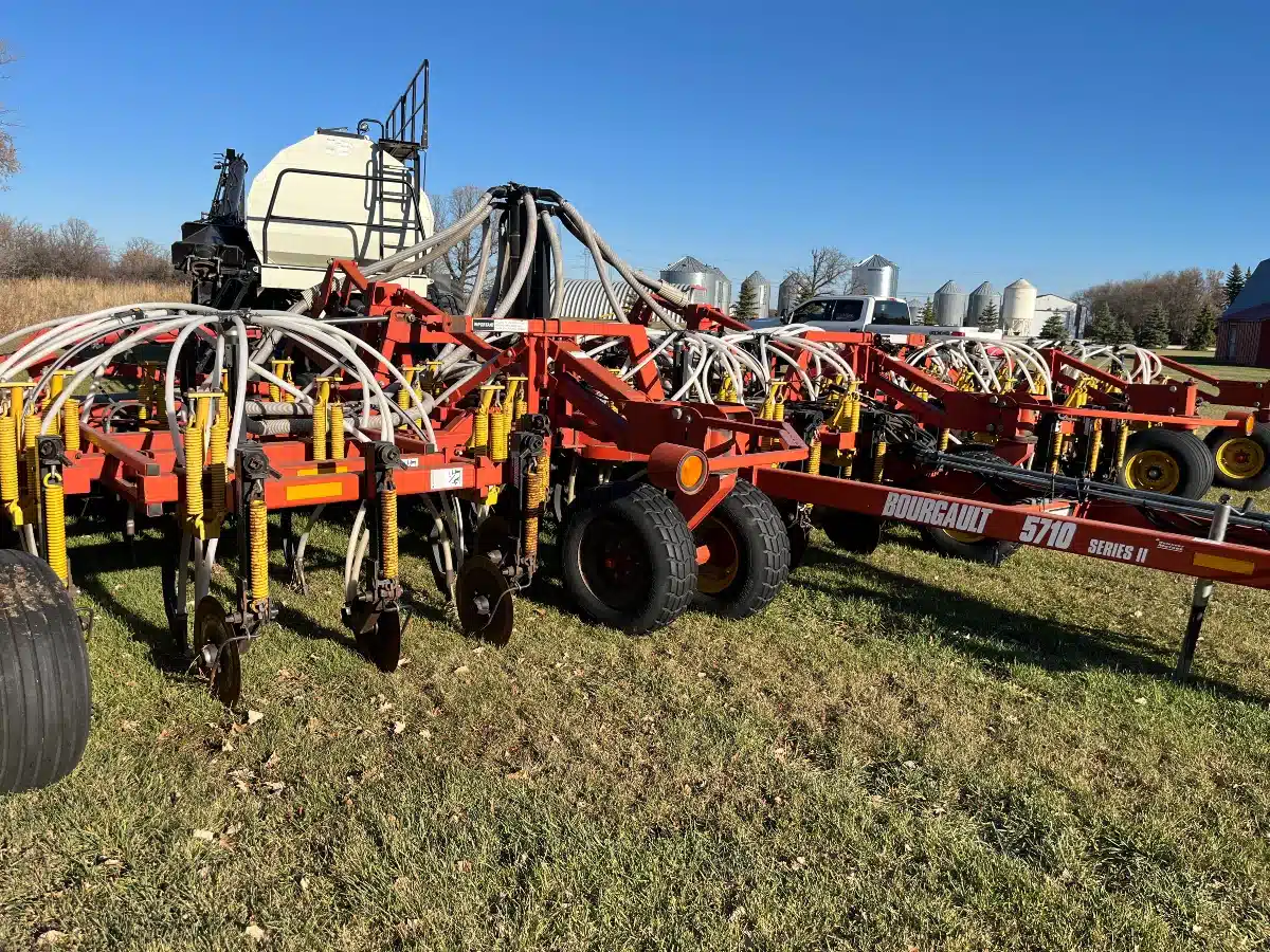 Gallery image 1 for Used 2003 Bourgault 5710-54 Air Seeder