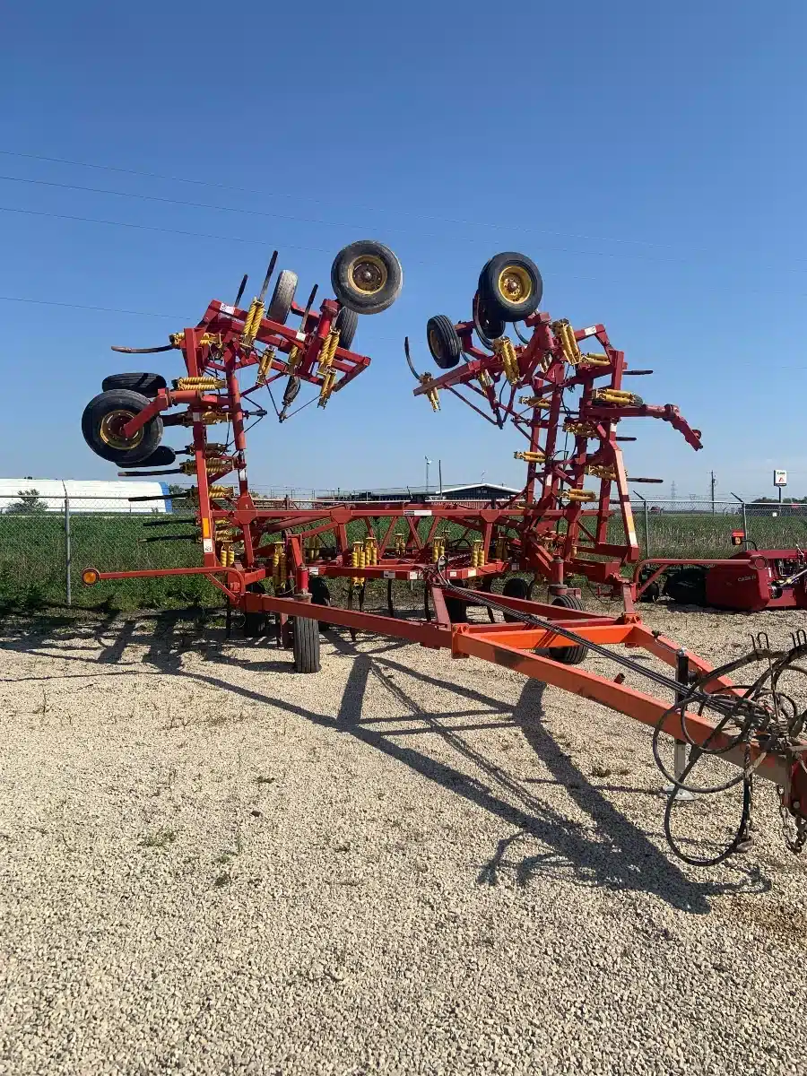 Gallery image 1 for 2006 Bourgault 9400 Chisel Plow
