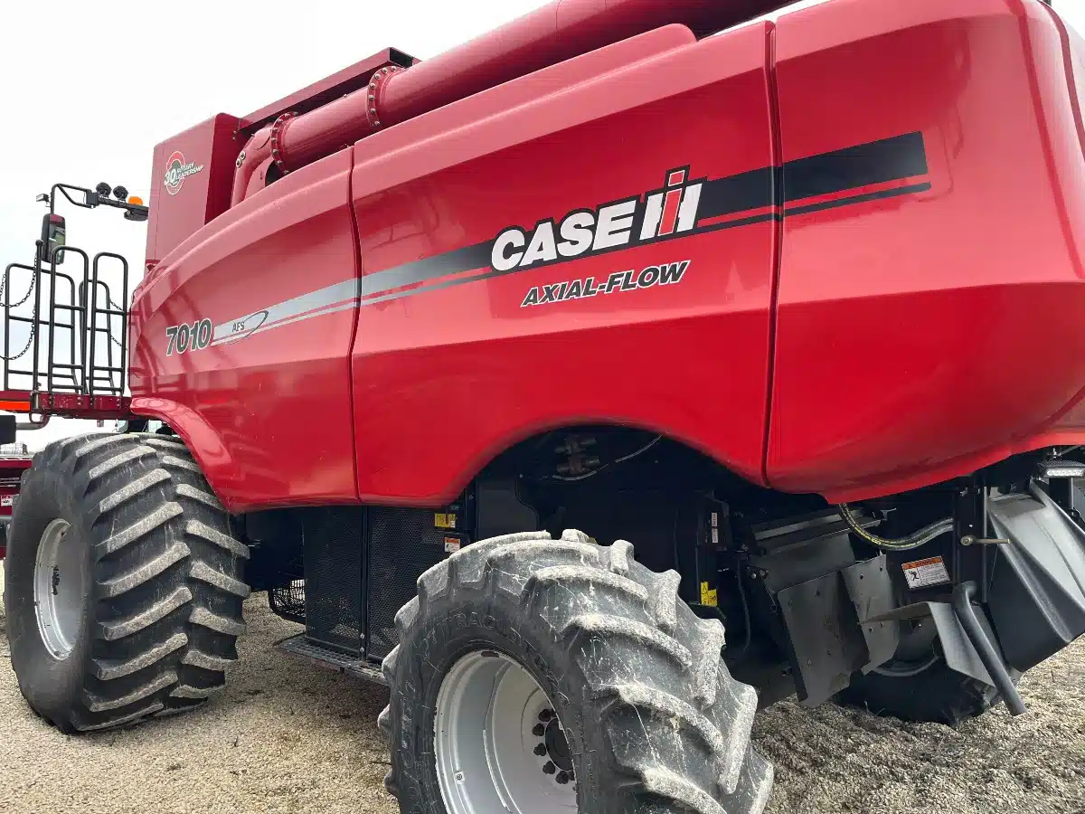 Used 2007 Case IH 7010 Combine