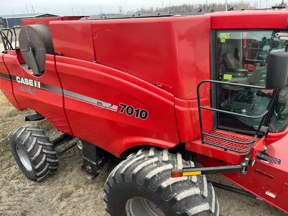 Gallery image 2 for 2007 Case IH 7010 Combine