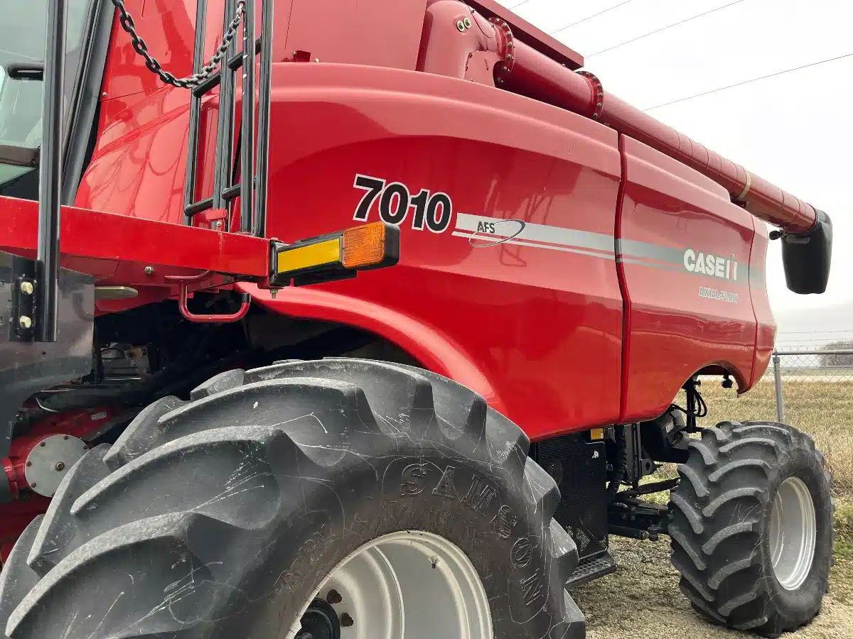 Gallery image 2 for Used 2008 Case IH 7010 Combine
