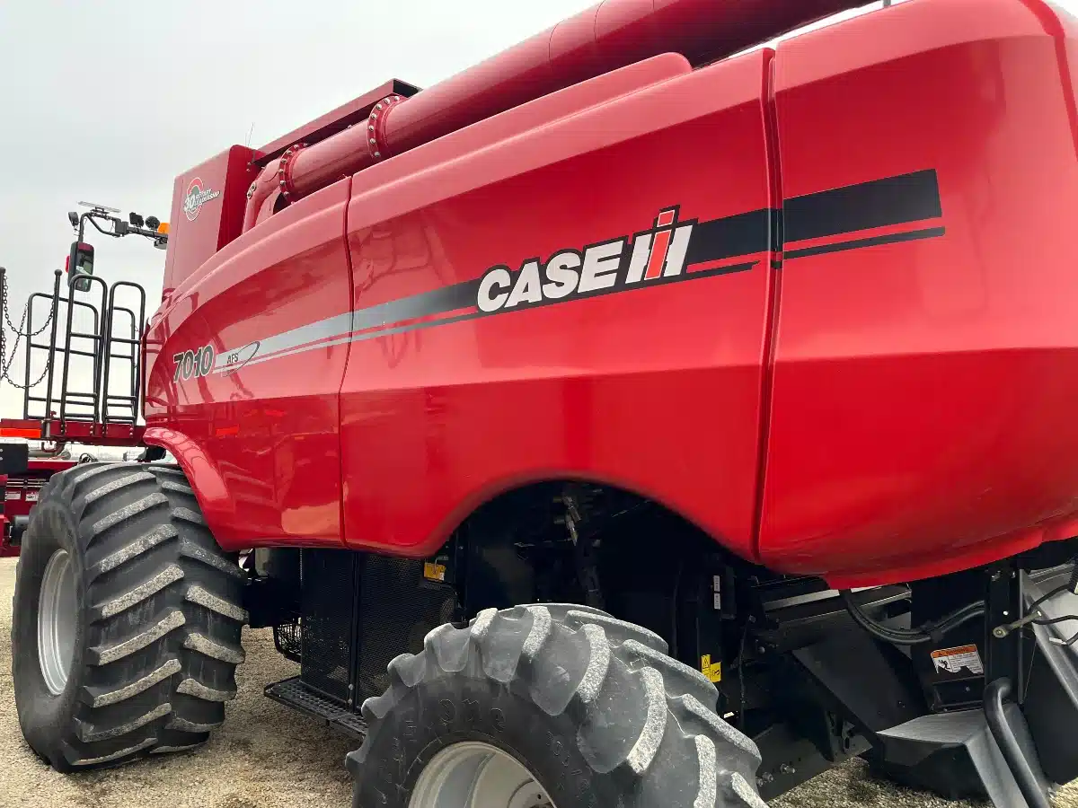 Gallery image 1 for Used 2008 Case IH 7010 Combine