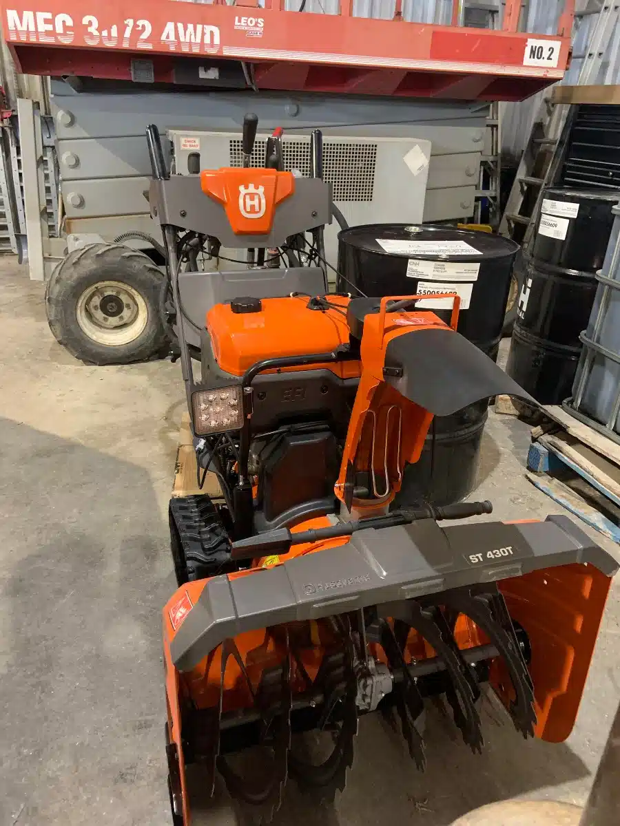 Gallery image 1 for 2022 Husqvarna ST430T Snow Blower
