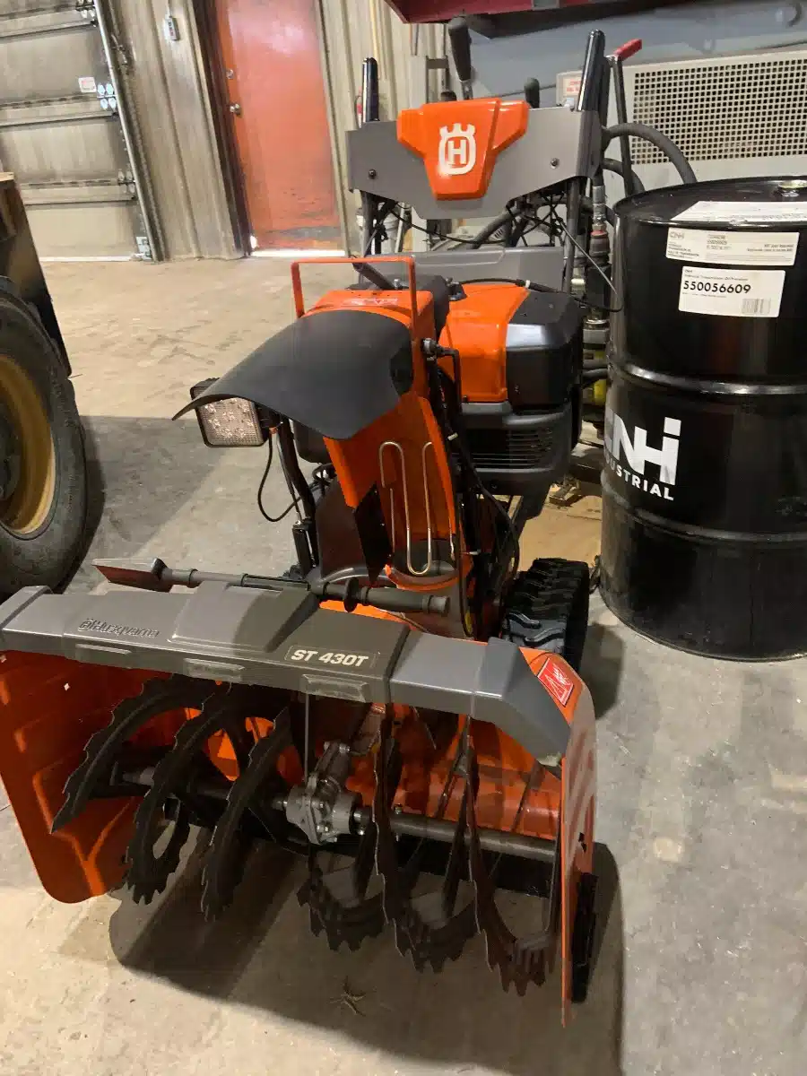Gallery image 2 for 2022 Husqvarna ST430T Snow Blower