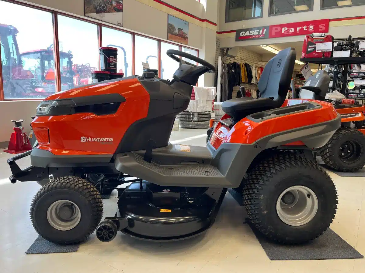 Photo de la Galerie 1 pour 2025 Husqvarna TS218T tondeuse autoportée