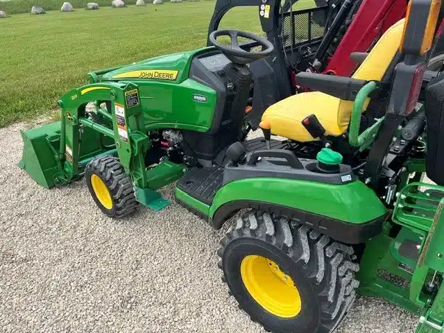 Gallery image 2 for 2021 John Deere 1025R Tractor