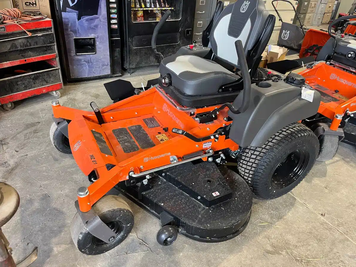 Photo de la Galerie 2 pour 2026 Husqvarna MZ61 Tondeuse à rayon de braquage zéro