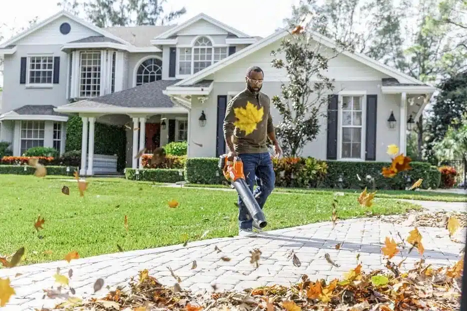 Gallery image 2 for New 2024 Husqvarna 350IB Leaf Blower