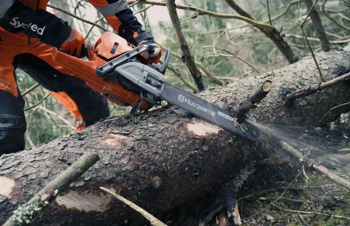 Gallery image 2 for 1900 Husqvarna 572 XP Chain Saw