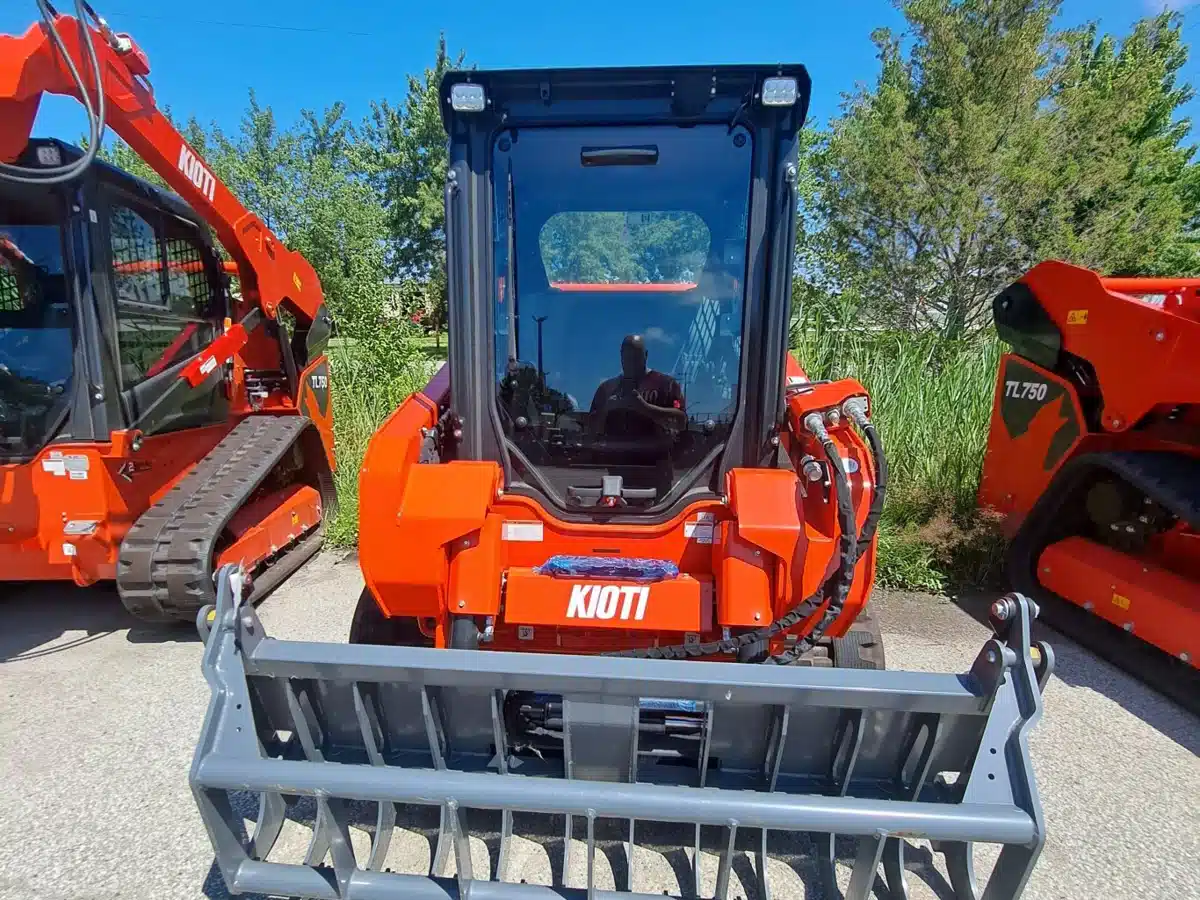 Gallery image 2 for New Kioti TL750 Track Loader
