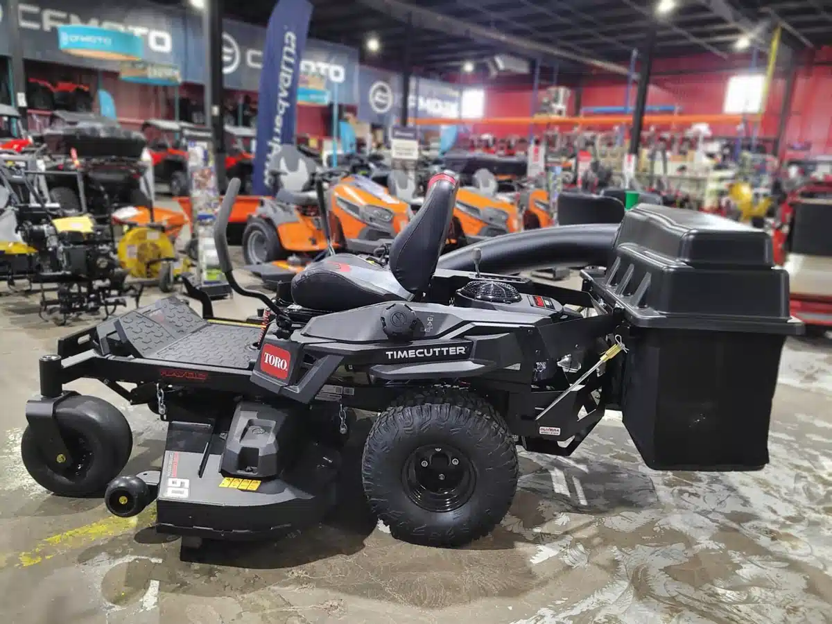 Gallery image 2 for New 2025 Toro 77603 Lawn Tractor