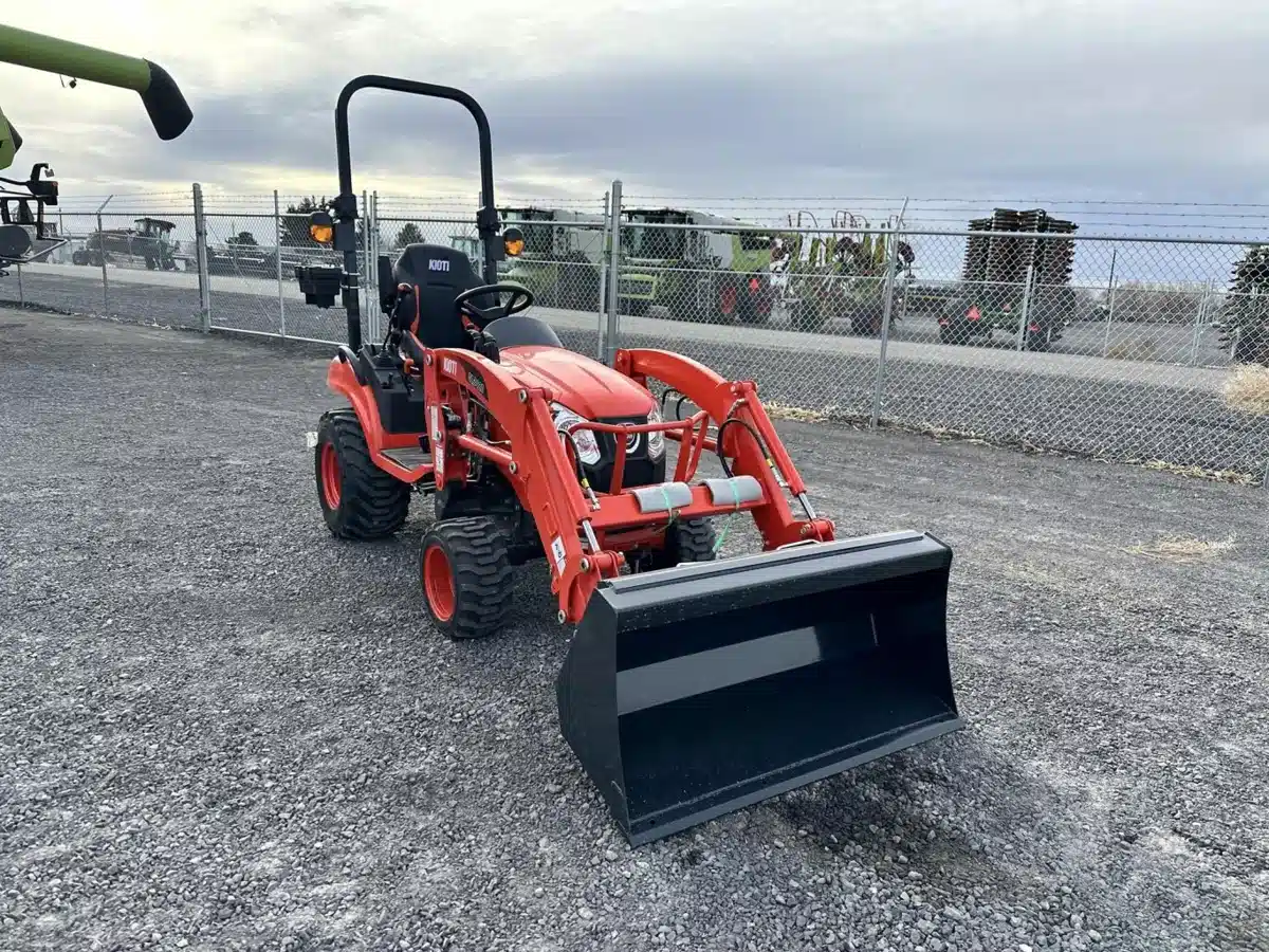 Gallery image 1 for 2025 Kioti CS2220 Tractor