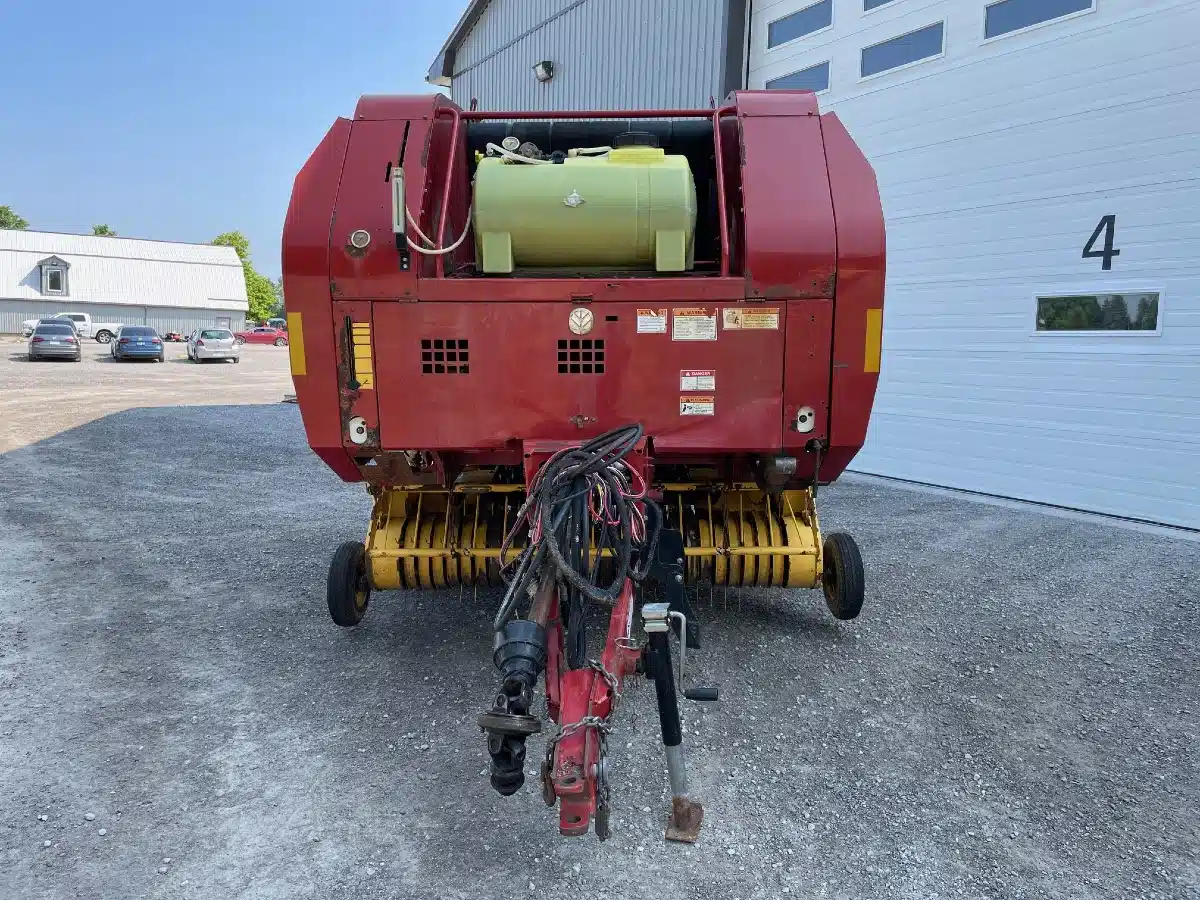 Gallery image 2 for 2010 New Holland BR7060 Round Baler