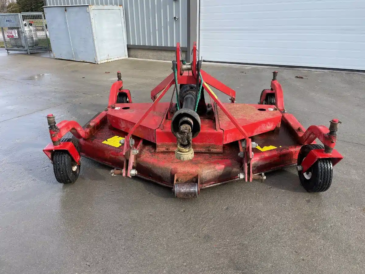 Gallery image 2 for Used Buhler Farm King Y550 Mower - Finishing