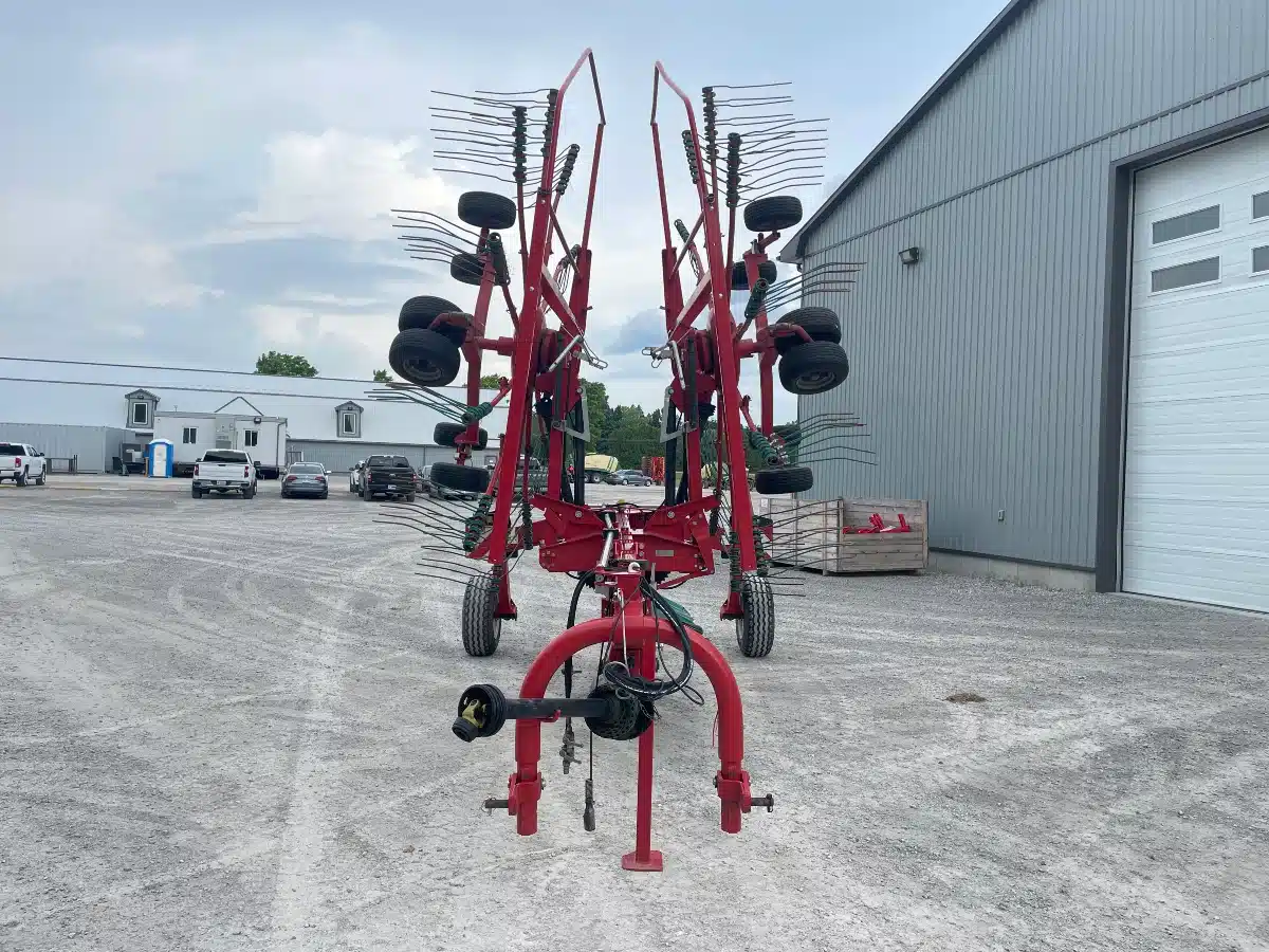 Gallery image 2 for Used 2014 Kverneland TAARUP 9476C Rake
