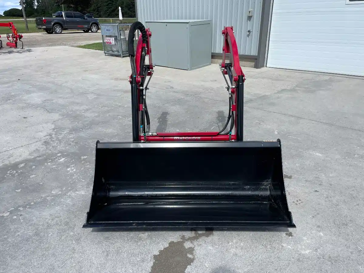 Gallery image 2 for New 2023 Mahindra eMAX 20S HST Tractor