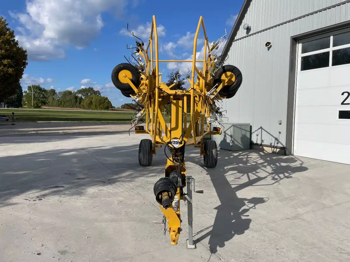 Gallery image 2 for New 2023 Vermeer TE3310 Tedder