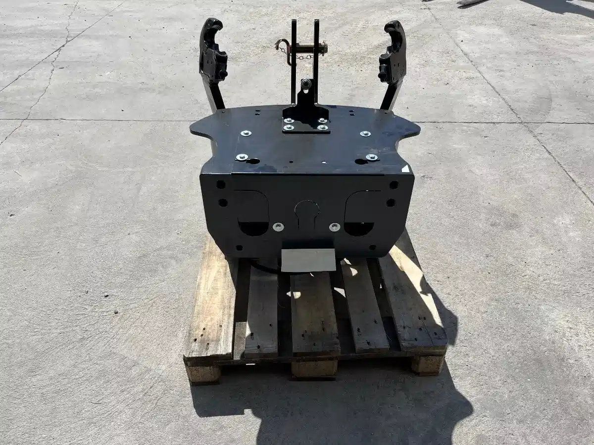 Gallery image 2 for Used 2021 Zuidberg Front Hitch CIH Puma 170 - 230 LWB 3 Point Hitch