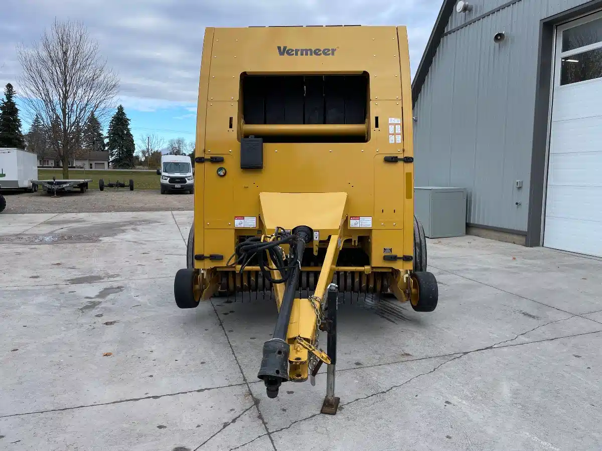 Gallery image 2 for Used 2014 Vermeer 604N Round Baler