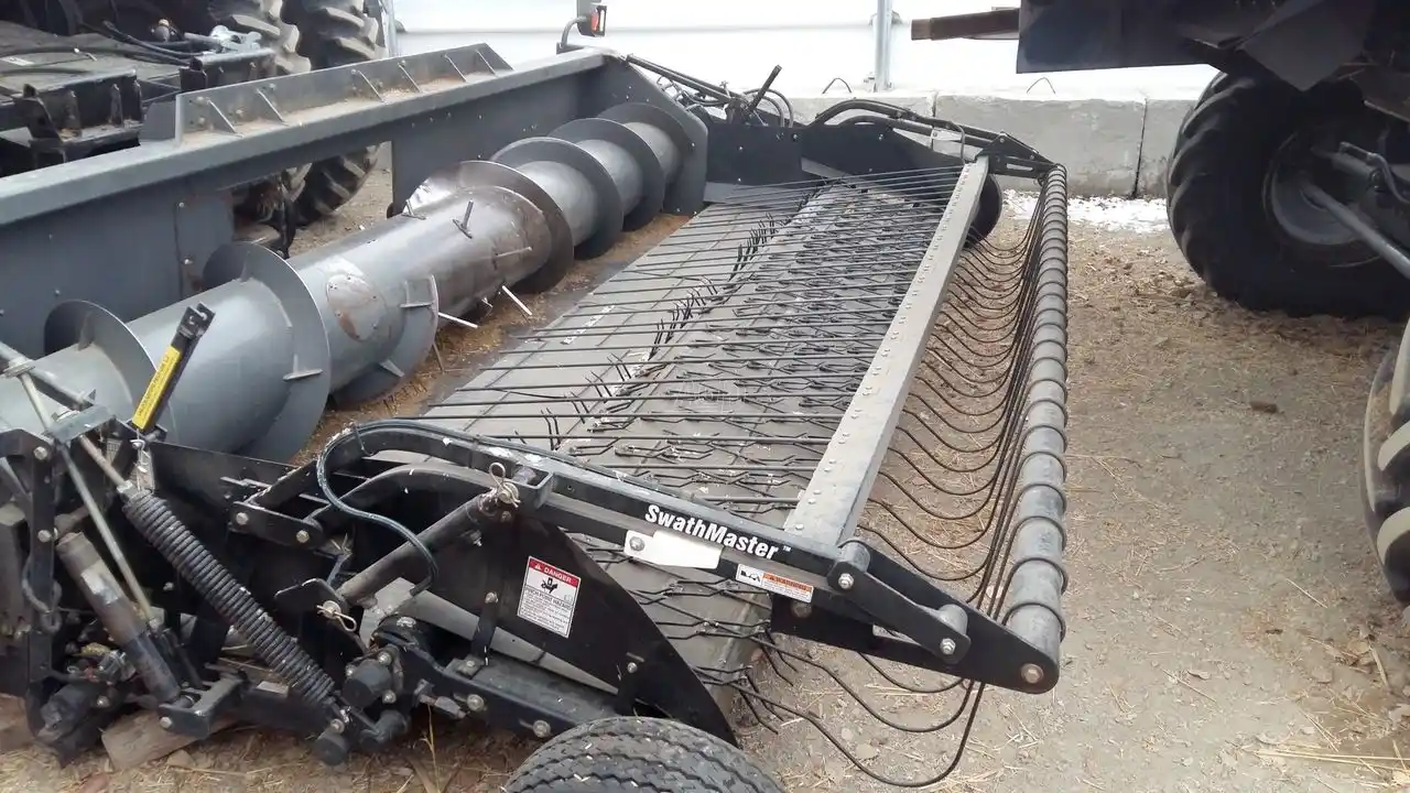 Gallery image 1 for Used 2009 Agco 4200 Header