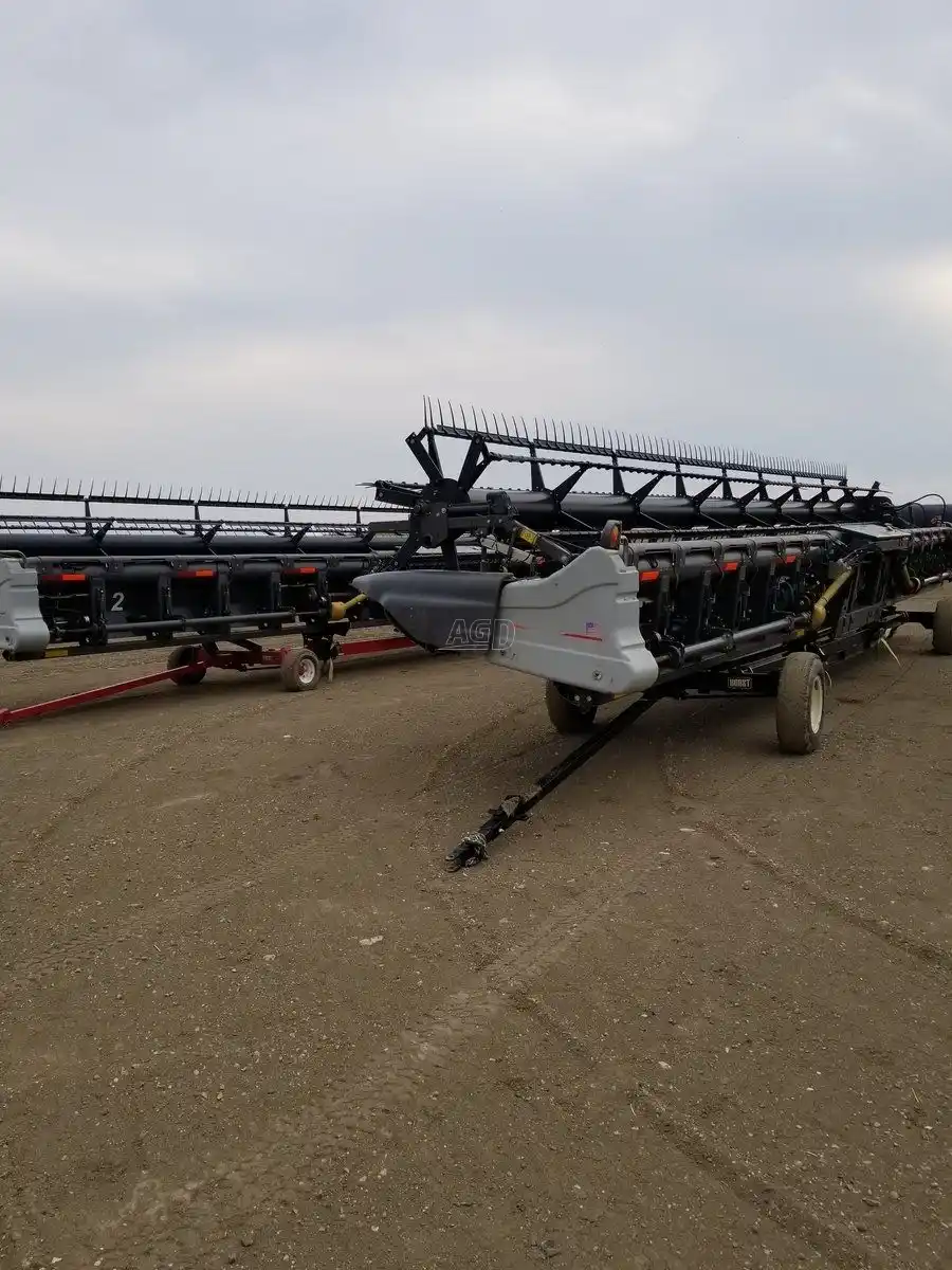 Gallery image 2 for Used 2014 Gleaner 9250 Header