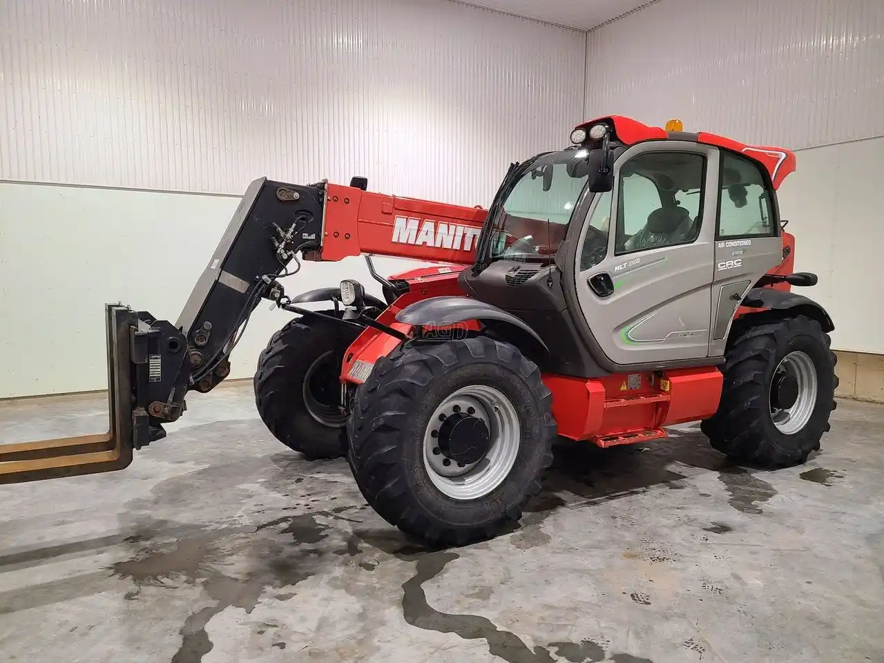 Gallery image 1 for Used 2016 Manitou MLT 960 TeleHandler