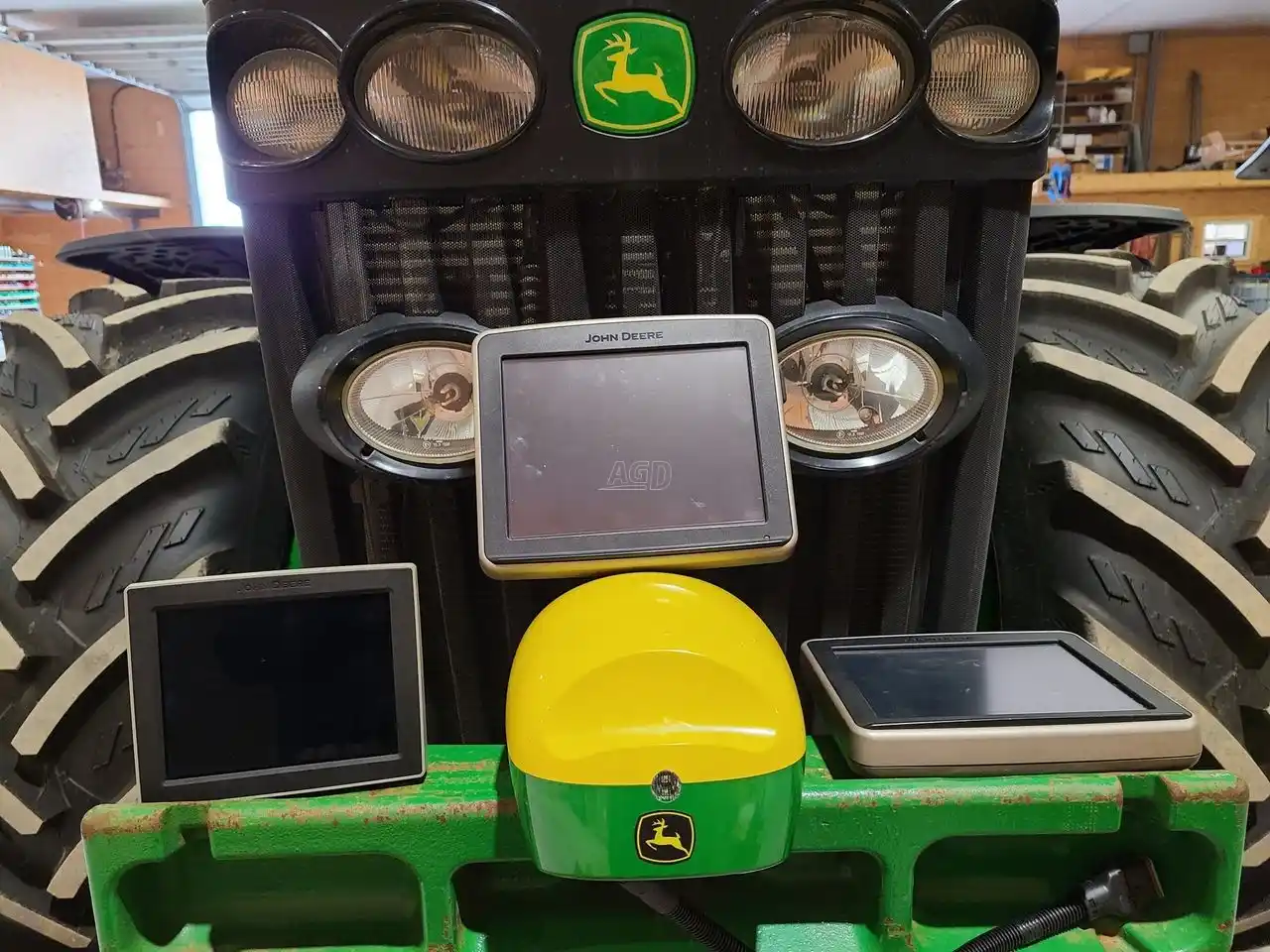 Gallery image 1 for Used John Deere STARFIRE 6000 Guidance System