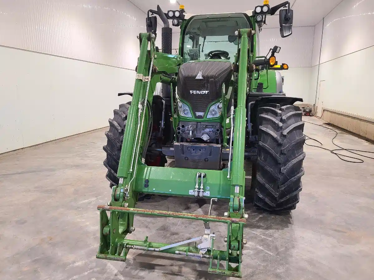 Gallery image 2 for Used 2019 Fendt 718 VARIO Tractor