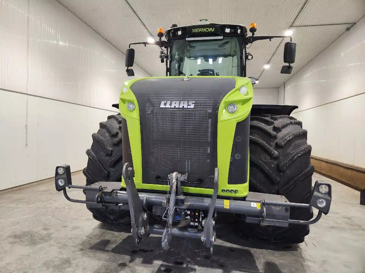 Gallery image 2 for Used 2017 CLAAS XERION 5000 Tractor