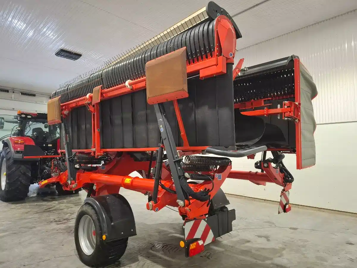 Gallery image 2 for Used 2022 Kuhn MERGE MAXX 1090 Windrow Merger