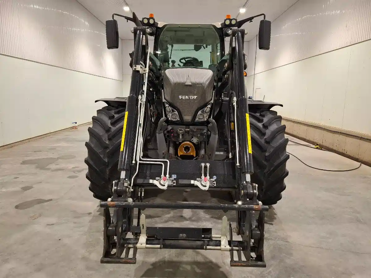 Gallery image 2 for Used 2022 Fendt 724 VARIO Tractor