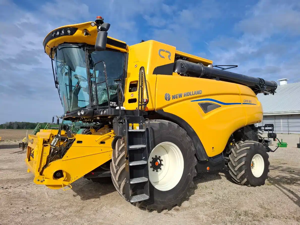 Gallery image 1 for 2024 New Holland CR9.90 Combine