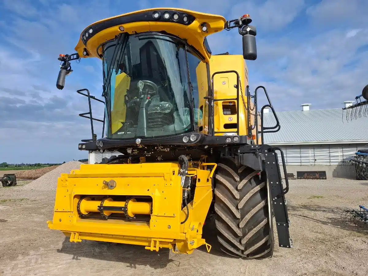 Gallery image 2 for 2024 New Holland CR9.90 Combine