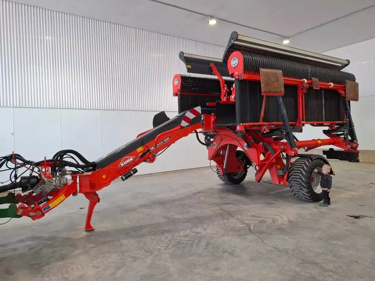 Gallery image 1 for Used 2021 Kuhn MERGE MAXX 1090 Windrow Merger