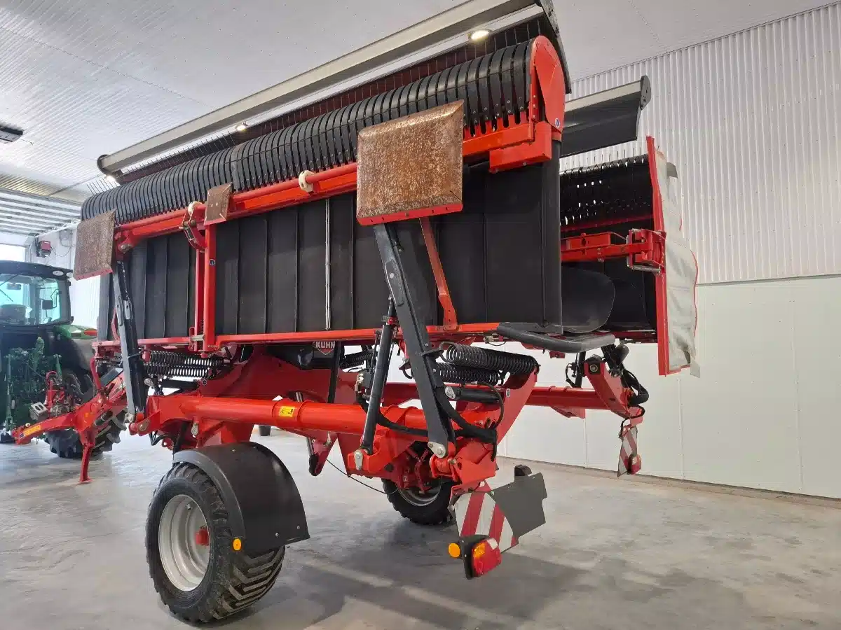Gallery image 2 for Used 2021 Kuhn MERGE MAXX 1090 Windrow Merger