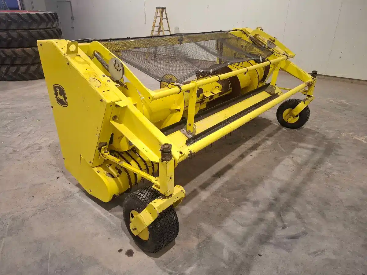 Gallery image 2 for 2009 John Deere 630B Header - Pickup