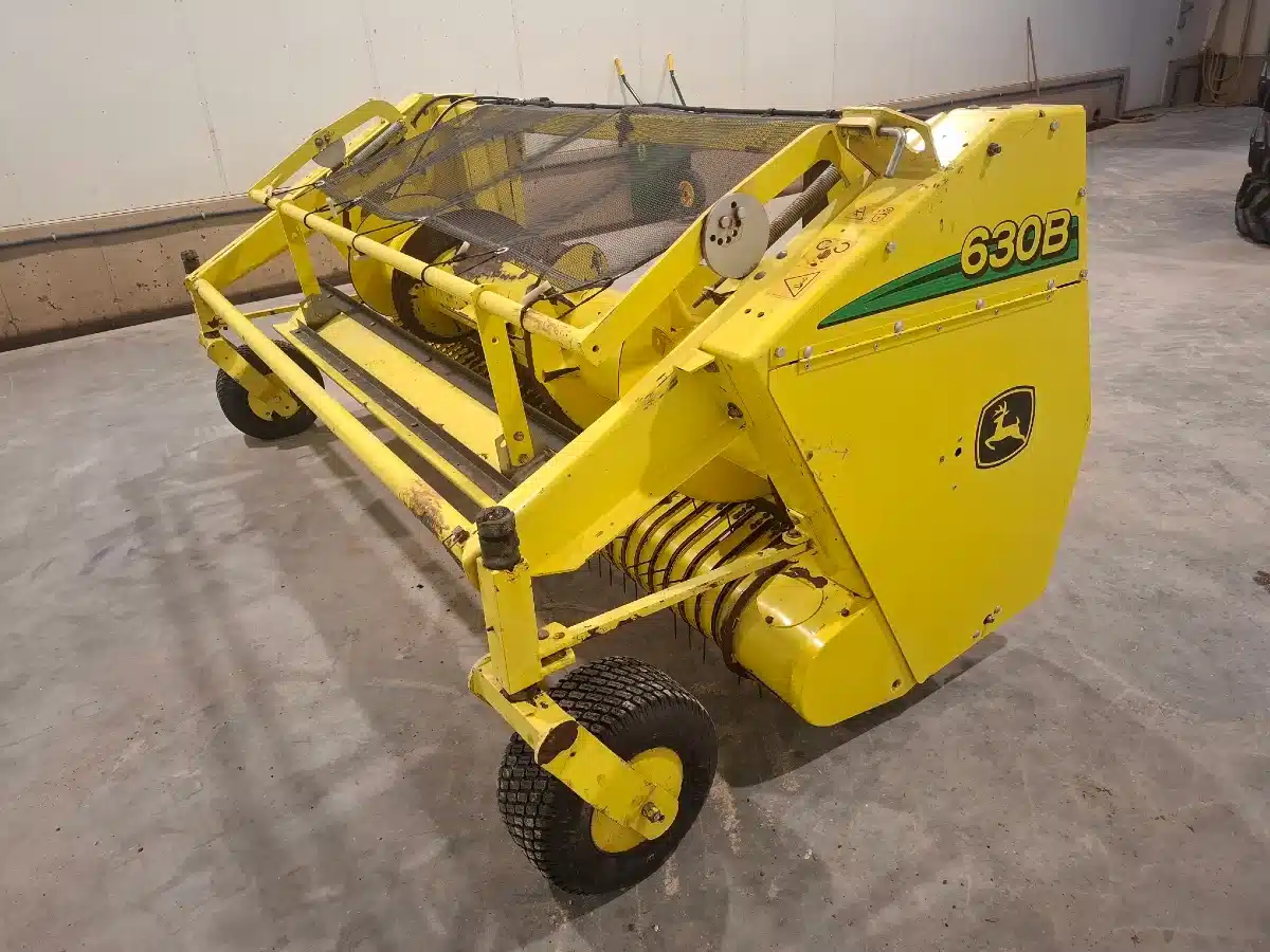 Gallery image 1 for 2009 John Deere 630B Header - Pickup