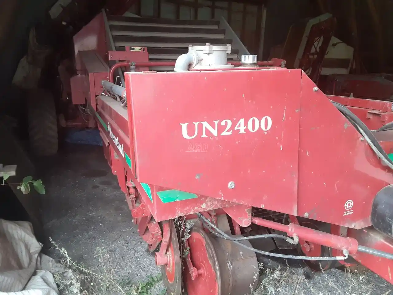Gallery image 2 for Used Kverneland UN2400 Potato Harvester