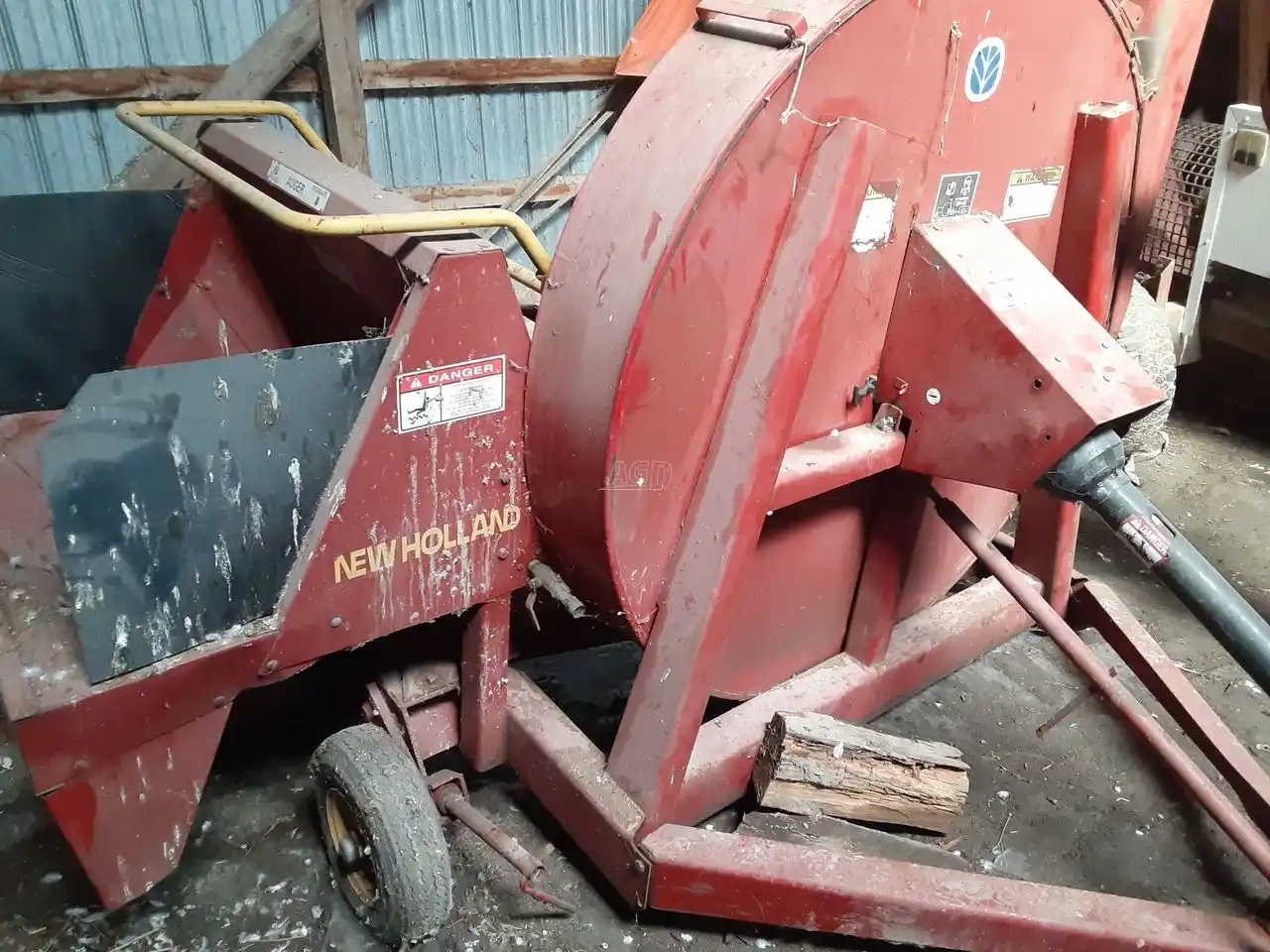 Gallery image 1 for New Holland F62B Forage Blower