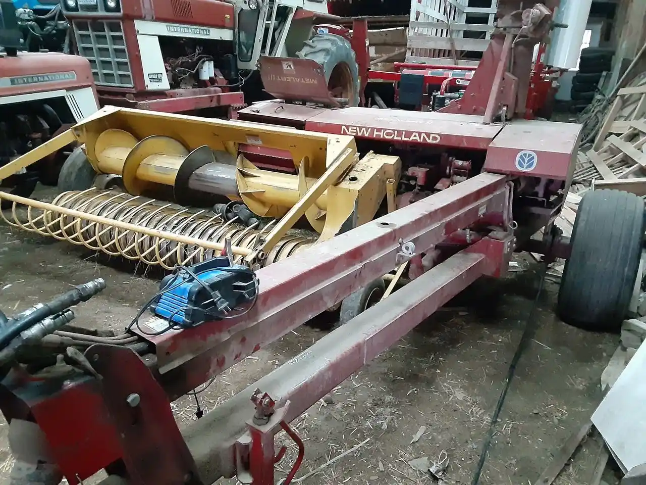 Gallery image 1 for New Holland 790 Forage Harvester