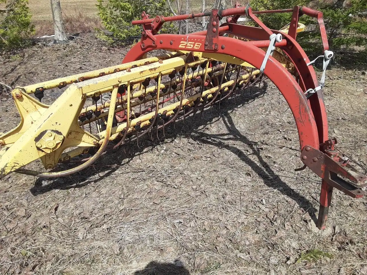 Gallery image 2 for Used New Holland 258 Rake